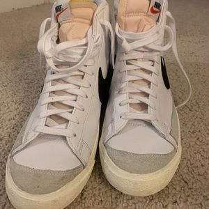 Blazer Mid '77 Vintage Sneaker
NIKE